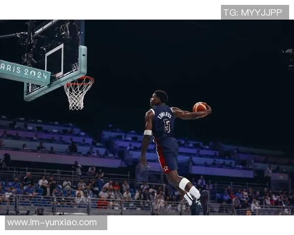 爱德华兹首节表现出色7投5中斩获12分并贡献1次抢断